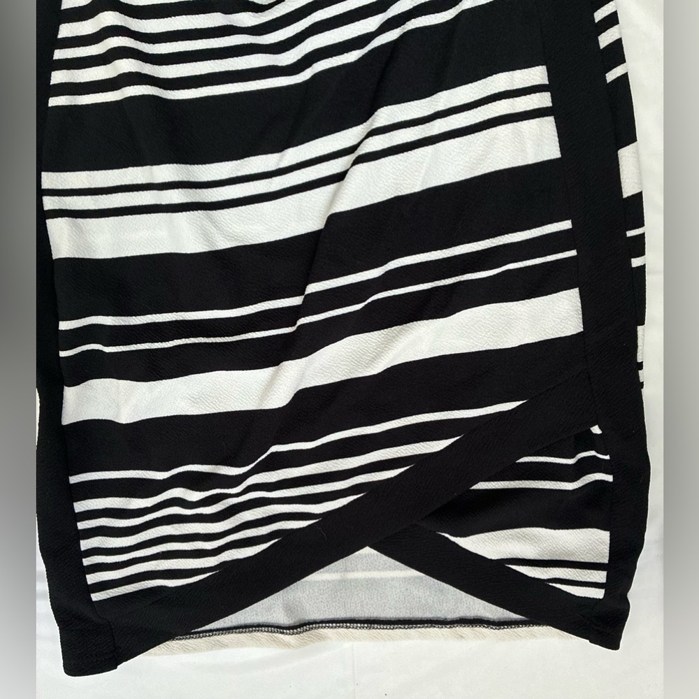 BLACK & WHITE STRIPED DRESS ECLIPSE SLEEVELESS - Picture 4 of 6